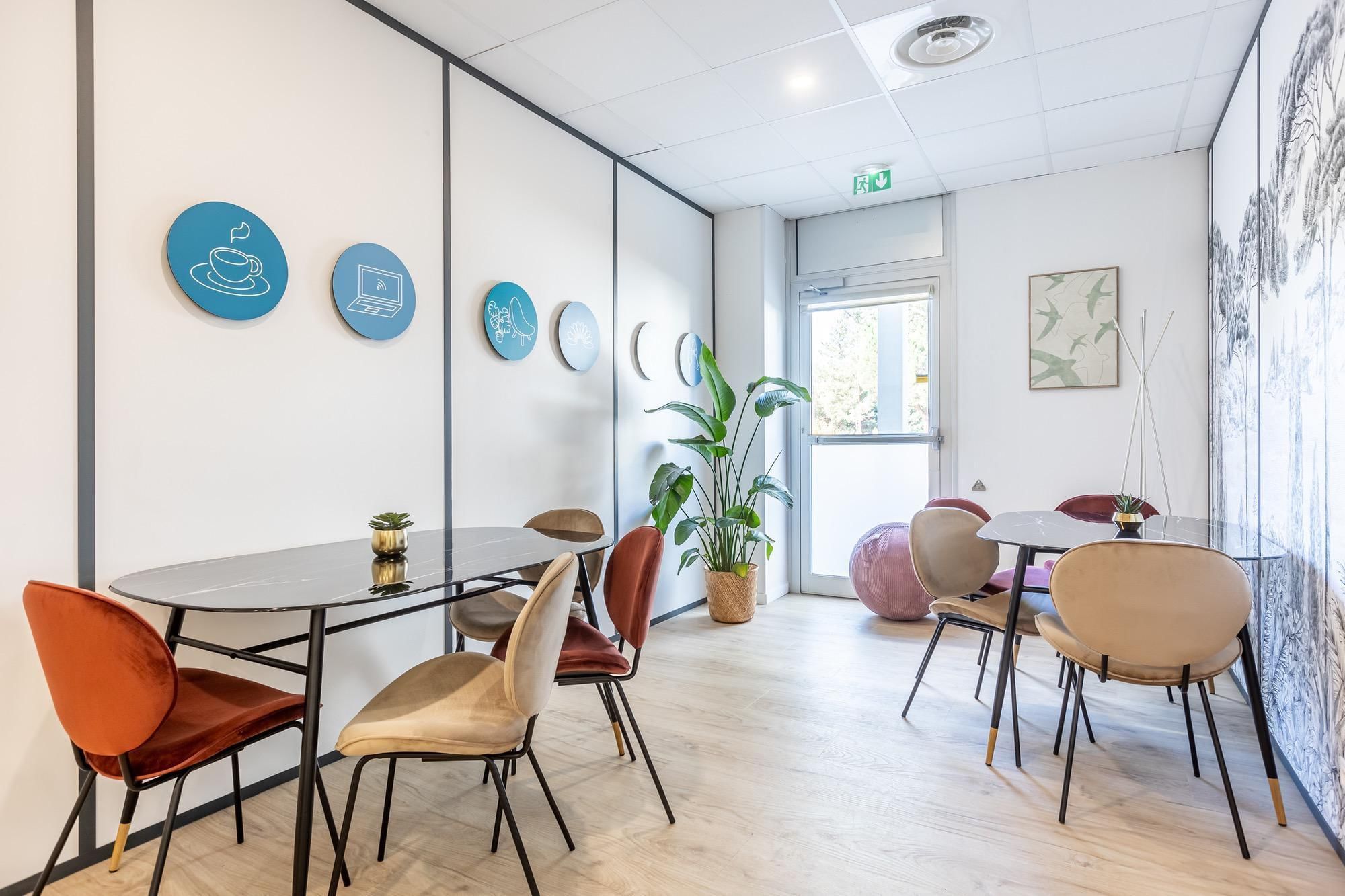 B'CoWorker Bruz - Photo 2