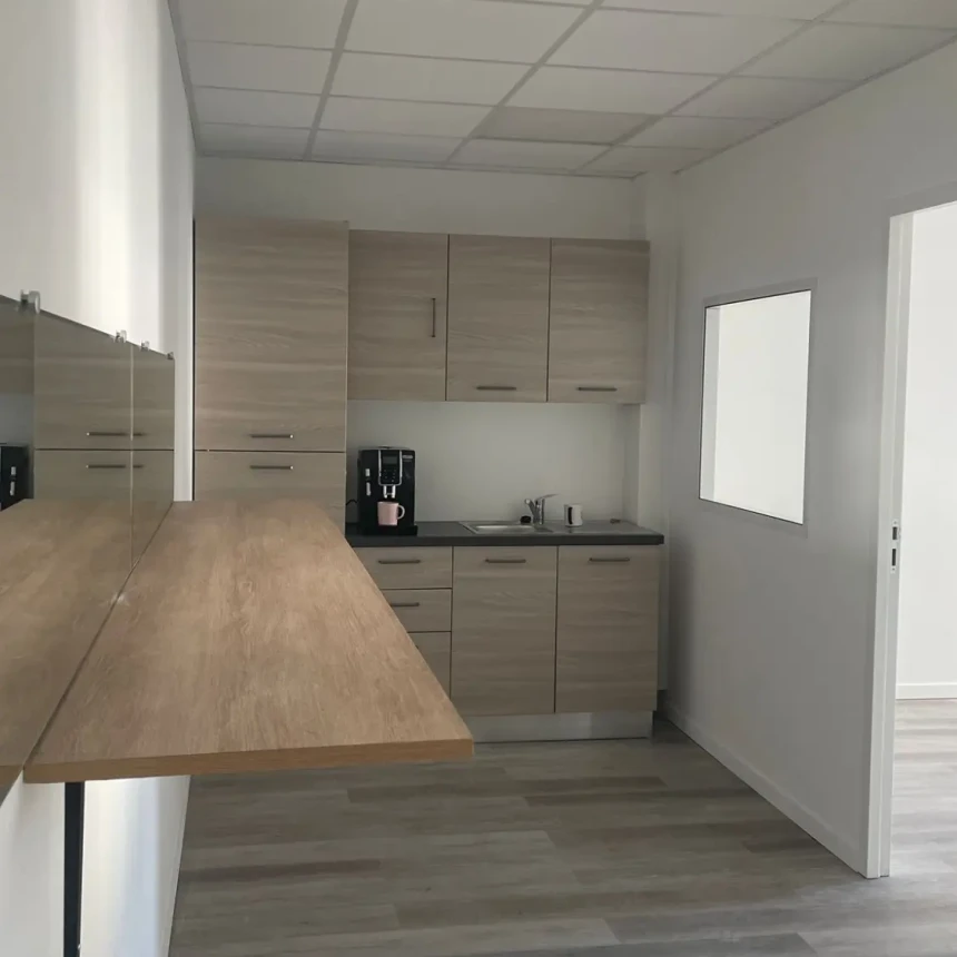 Bureau privé - Nîmes Chemin de la Tour de l'Évêque - Photo 2