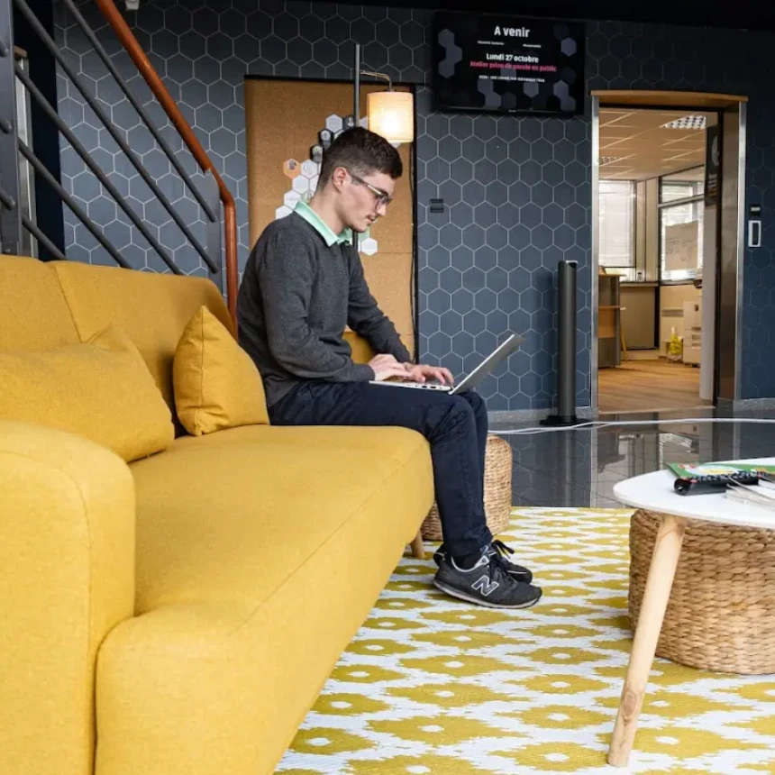 Bureau privé - Rennes Rue Louis Kerautret Botmel - Photo 2