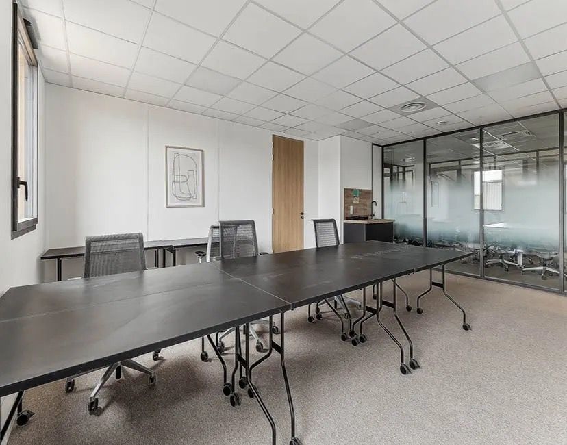 Buro Club Aix en provence Golf - Gare TGV - Photo 3