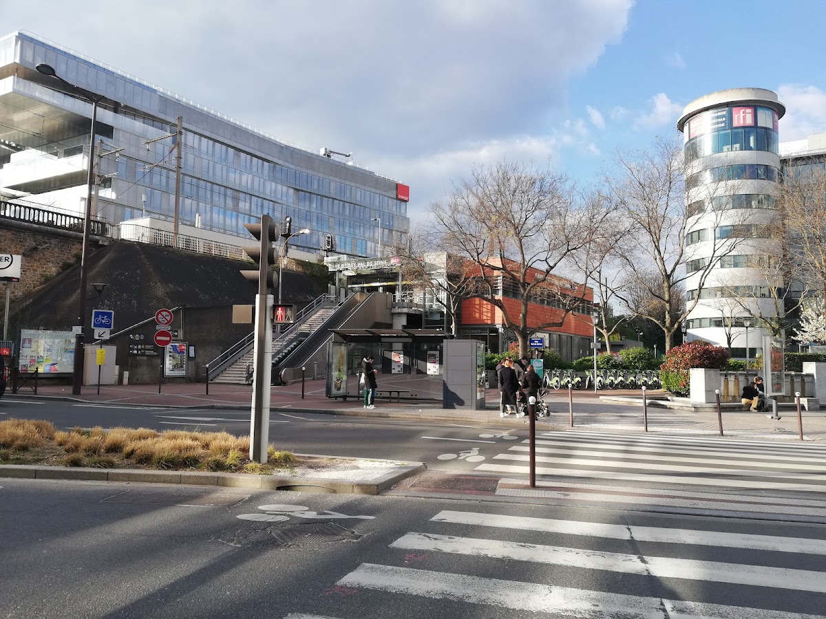 Columbus Café - Issy-les-Moulineaux, Gare RER Issy-Val-de-Seine - Photo 2