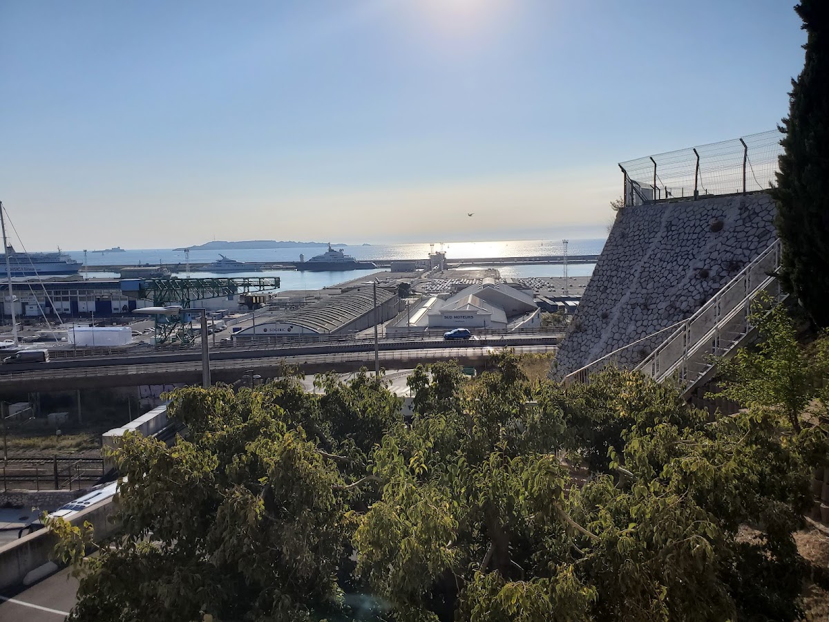 Espace indépendant - Marseille Chemin de la Madrague-Ville - Photo 3