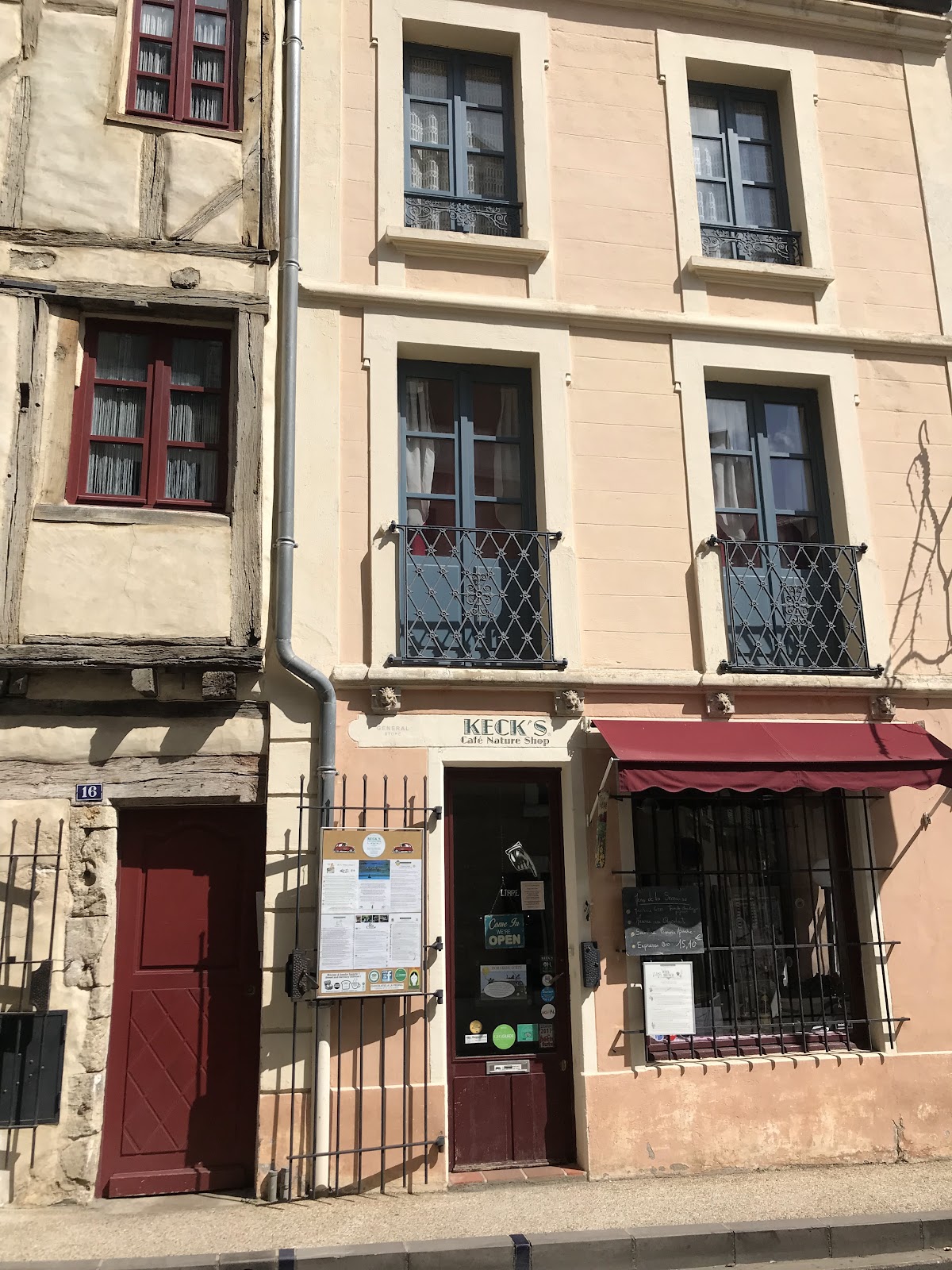 KECK’S Café Nature Shop