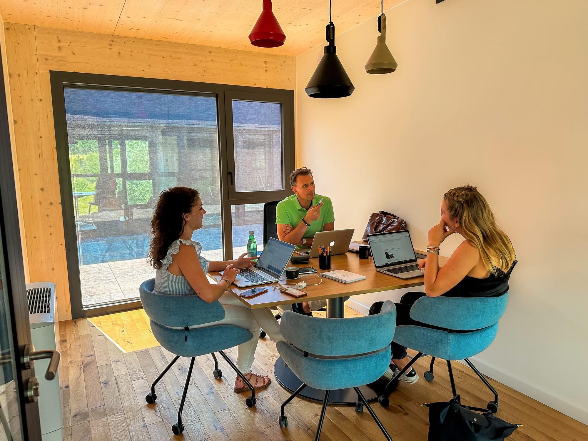 La Grange Business - Photo 2