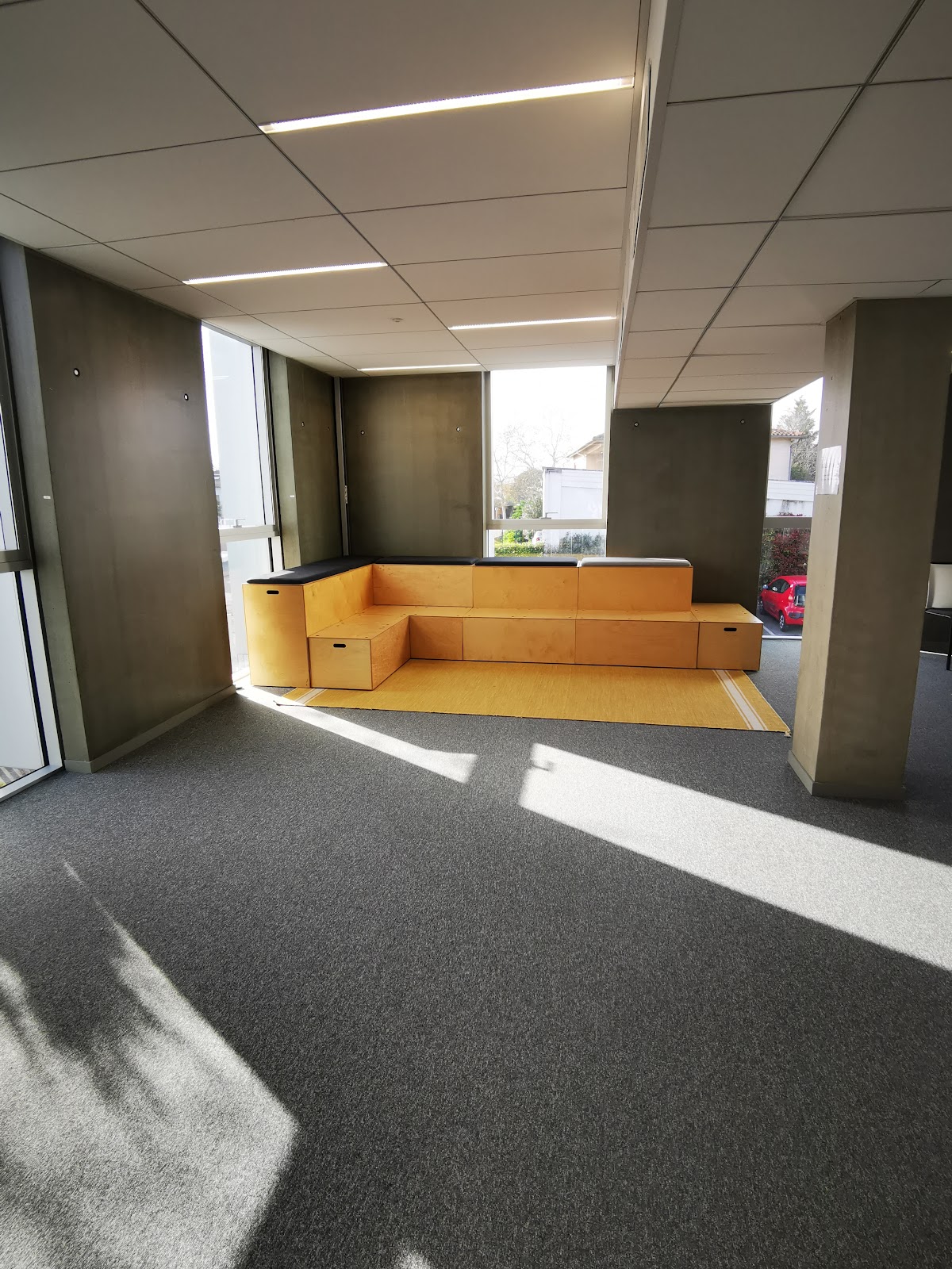 Open Space - Blagnac Avenue Escadrille Normandie Niemen