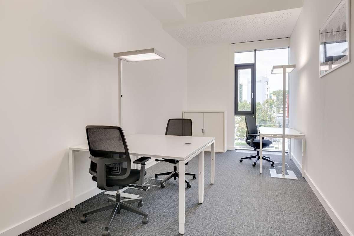 Regus 320A Rue Topaze