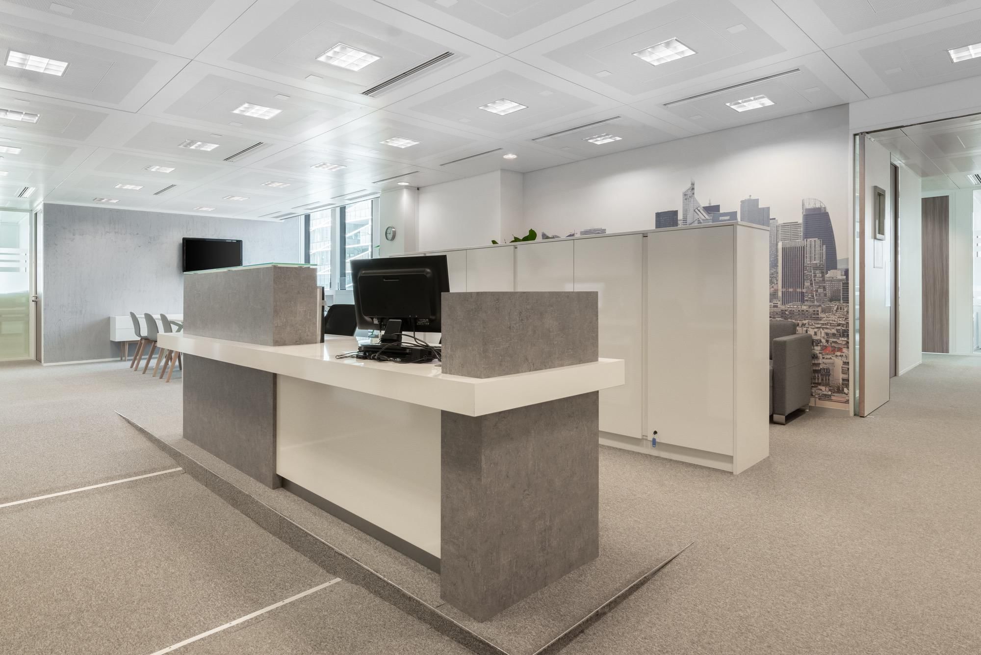 Regus Tour CB21 - Photo 2
