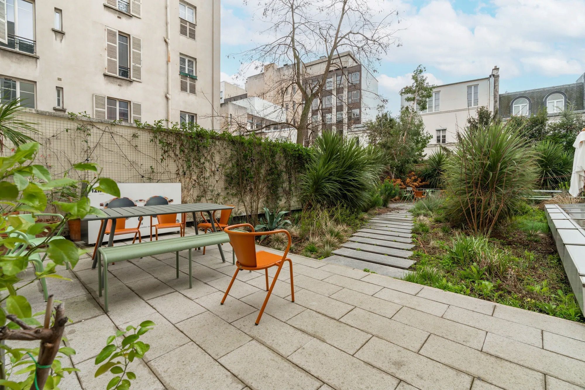 Sora Calais - Photo 2