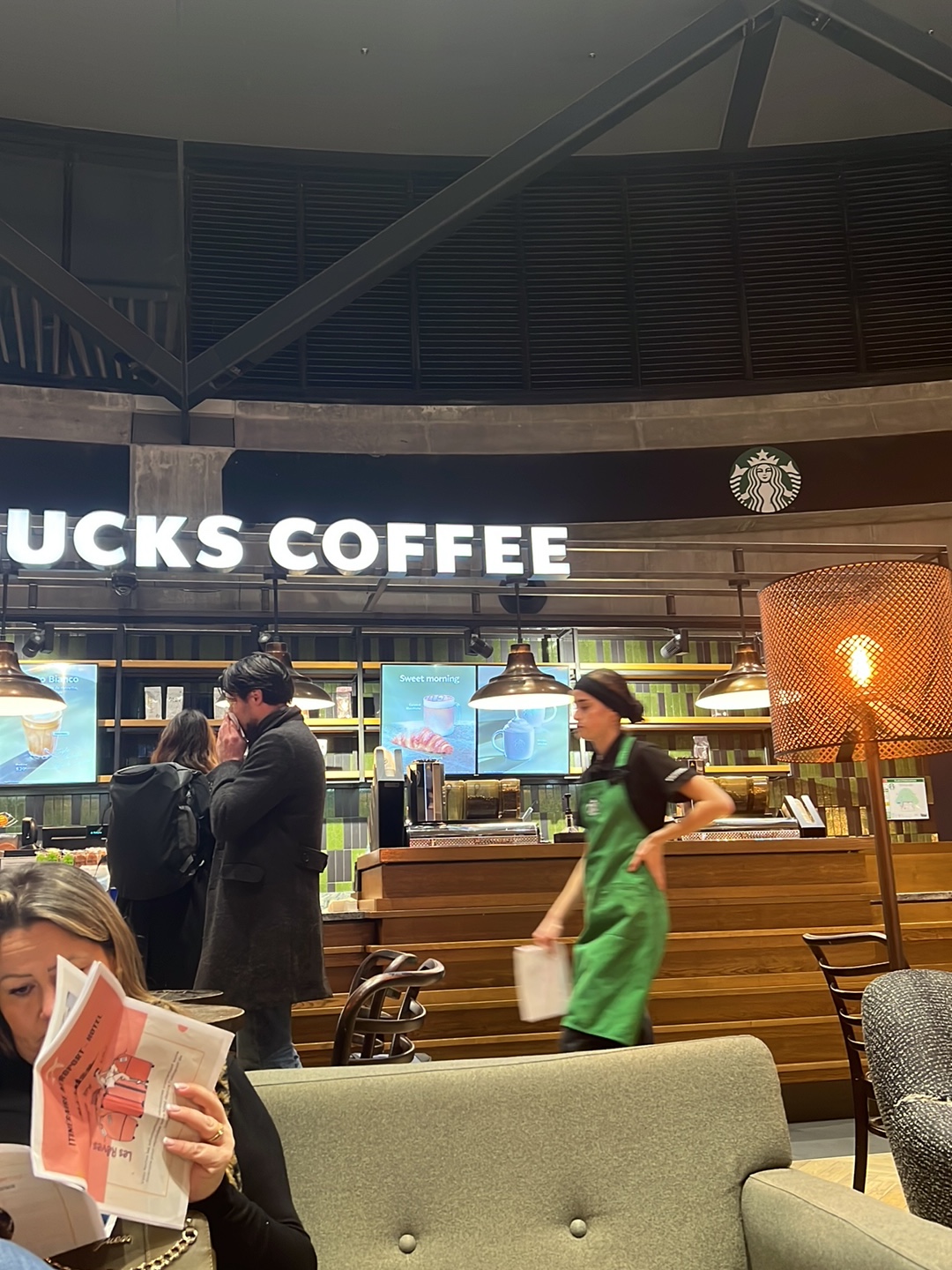 Starbucks Aéroport Lyon-Saint Exupéry - Photo 5