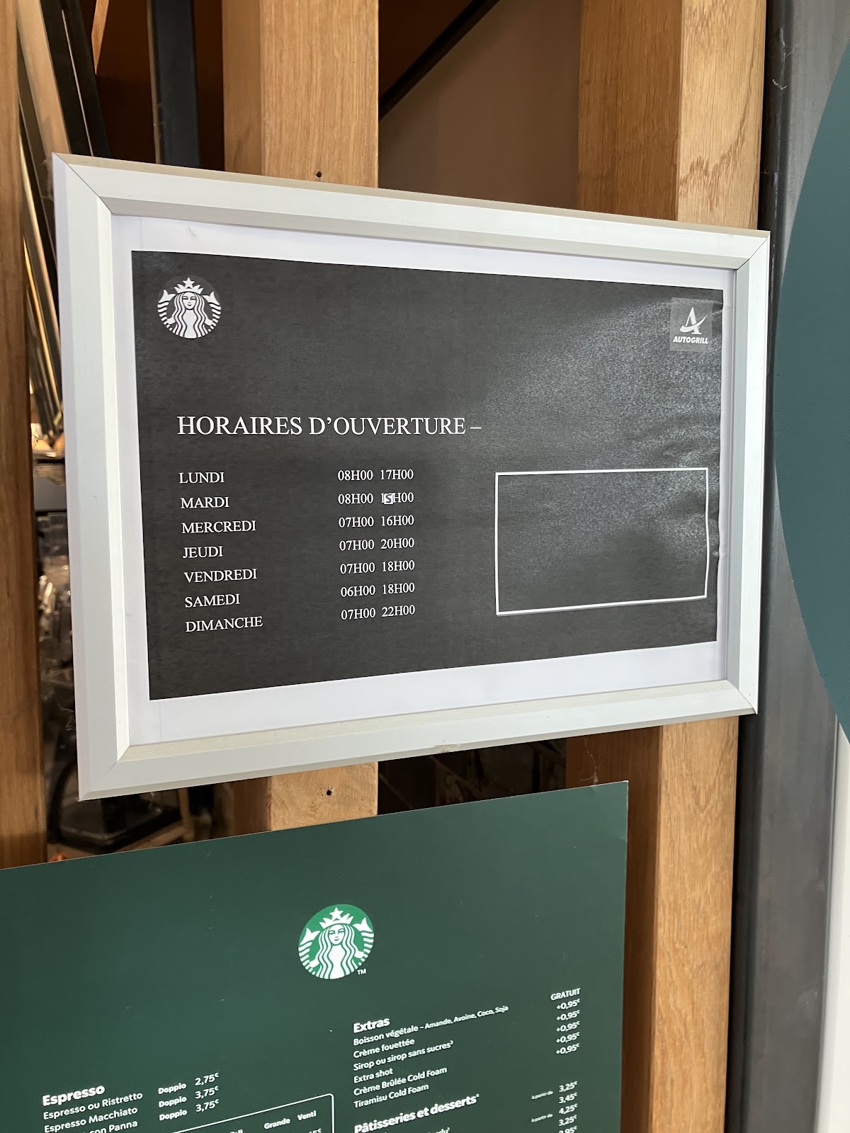 Starbucks Aire de Chartres Gasville - Photo 5