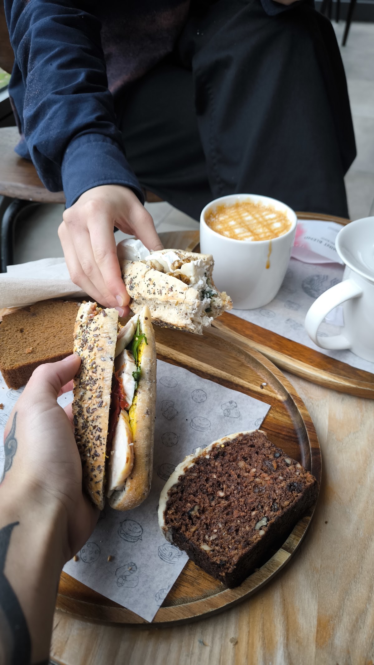 Starbucks Aire de Saint-Albain A6 - Photo 5