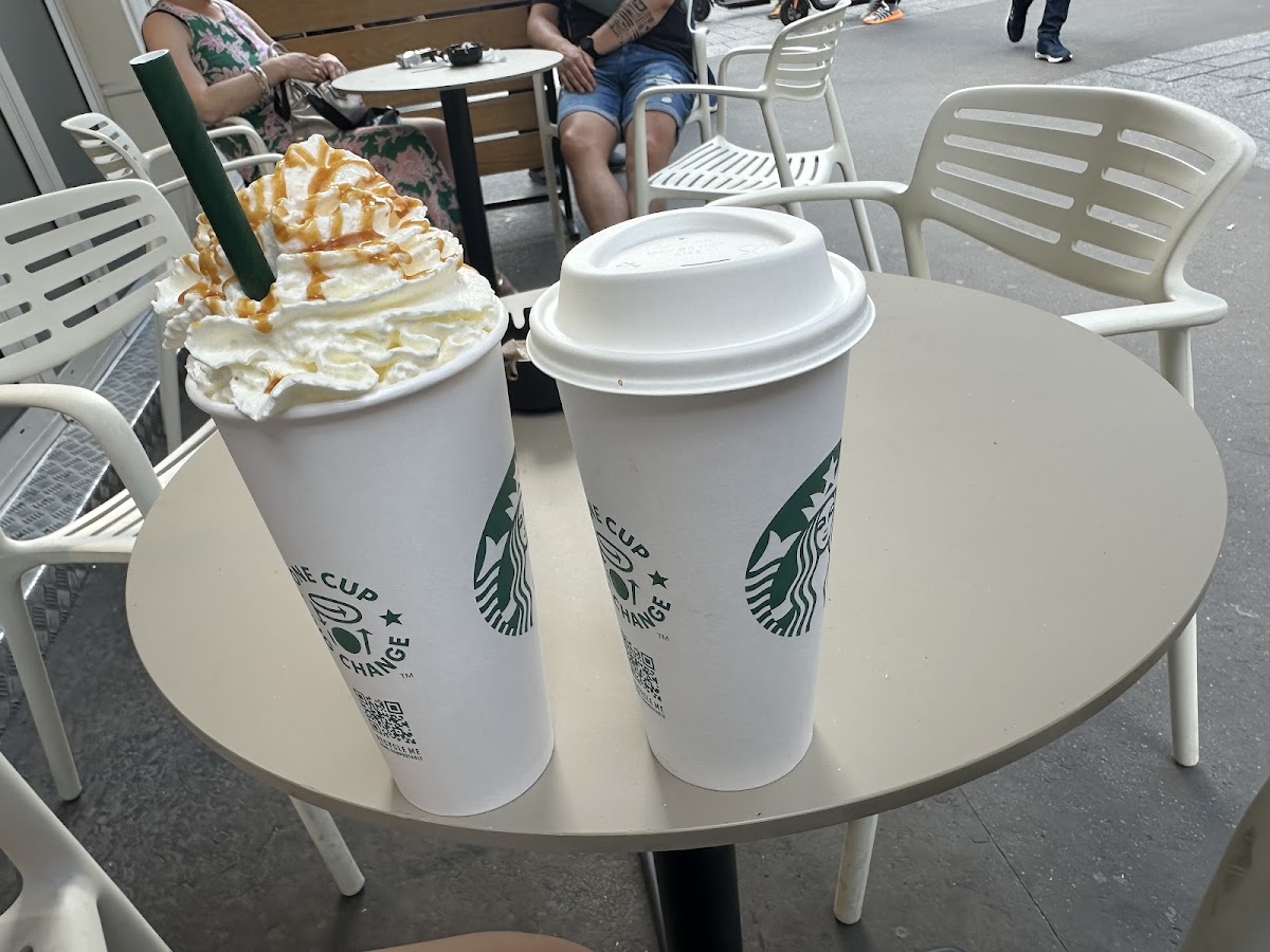 Starbucks Beaubourg - Photo 2