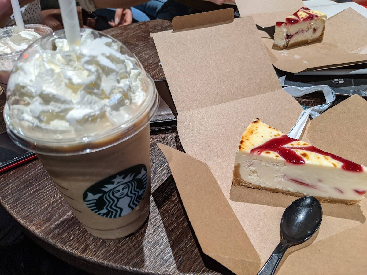 Starbucks Belle Épine - Photo 4