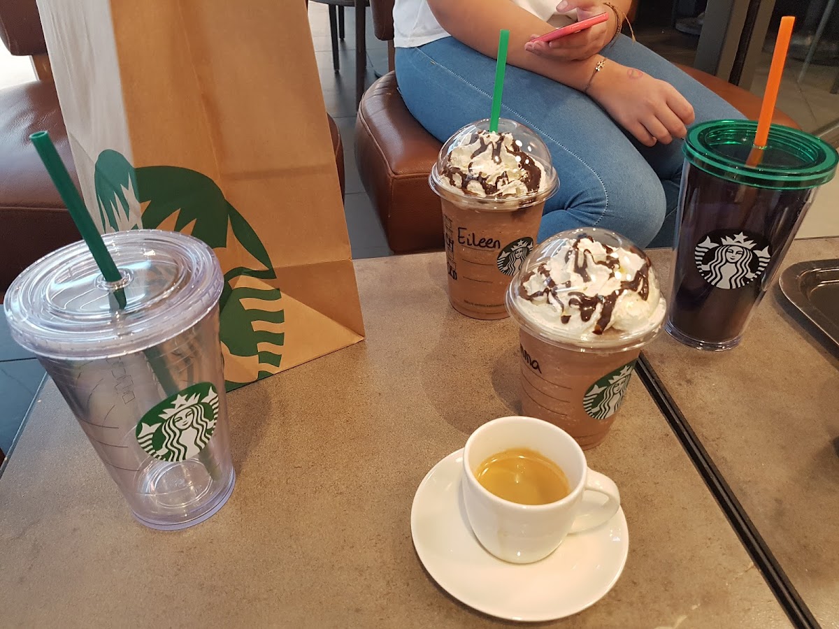 Starbucks Centre Valentine - Photo 2