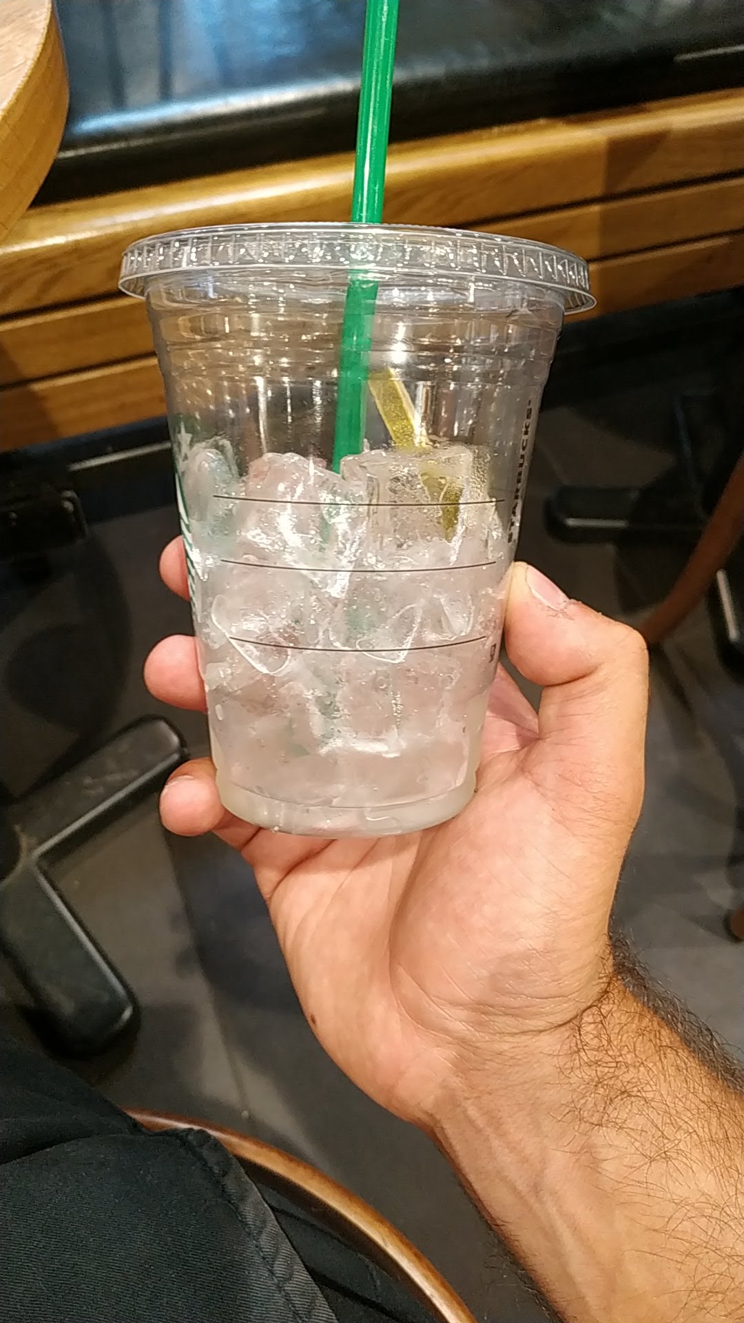 Starbucks Centre Valentine - Photo 3