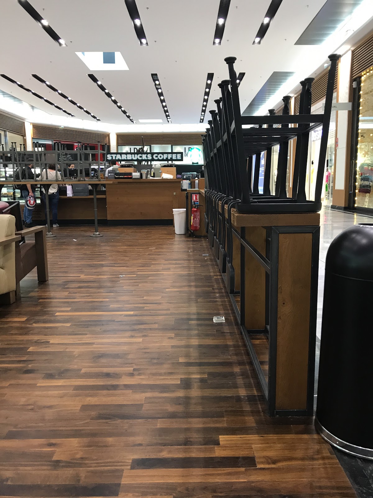 Starbucks Centre Valentine - Photo 4