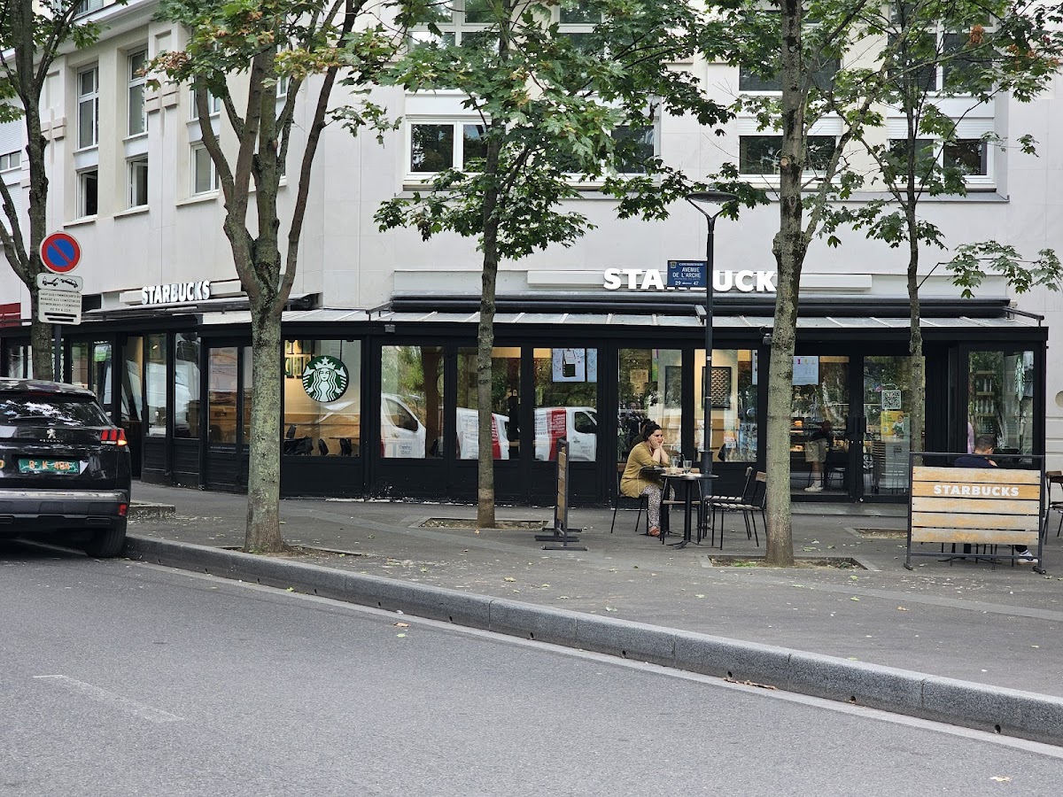 Starbucks Courbevoie Faubourg de l'Arche - Photo 3