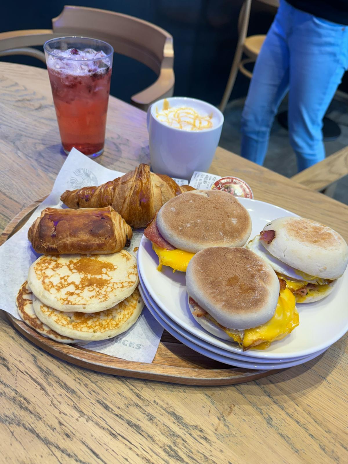 Starbucks Disney Village - Photo 2