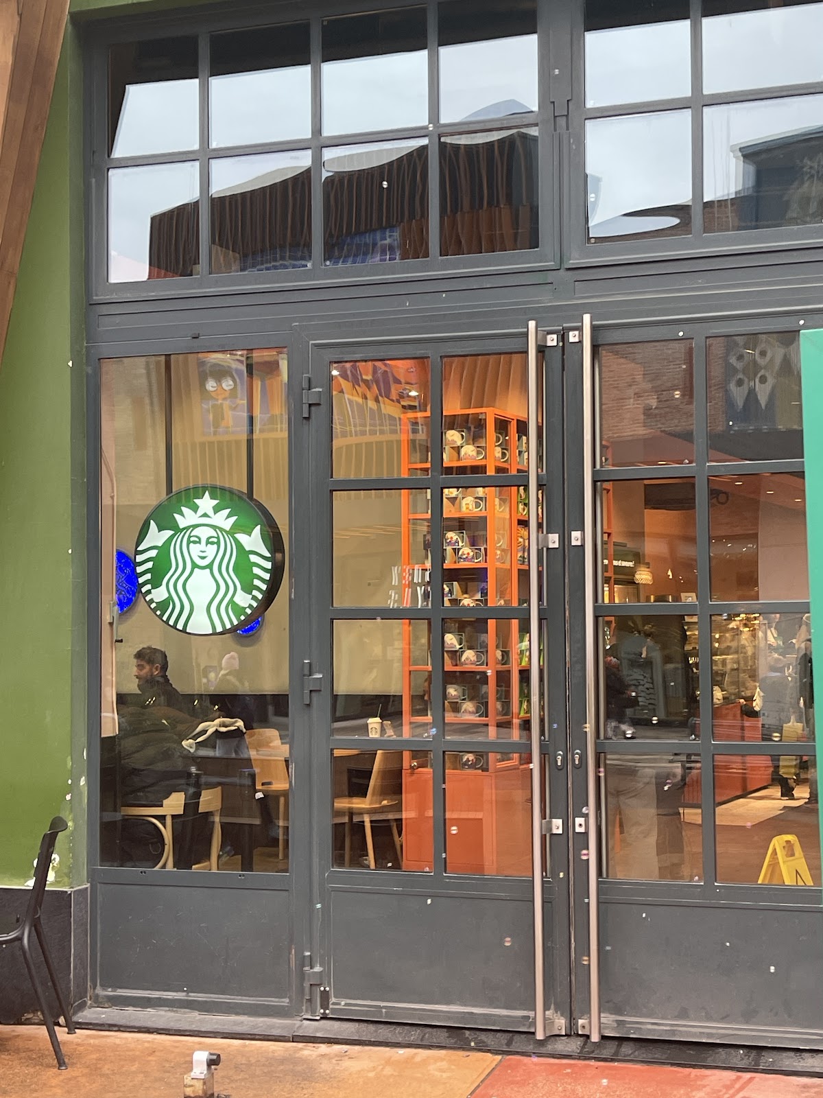 Starbucks Disney Village - Photo 5