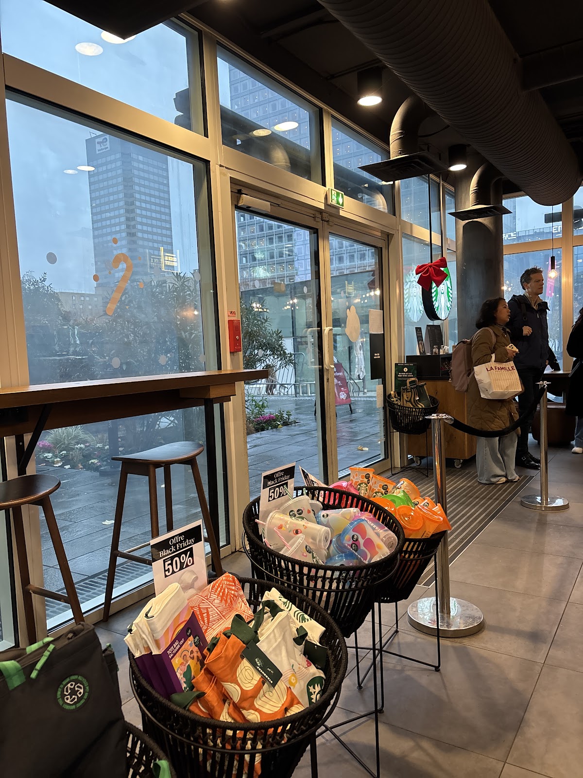 Starbucks Esplanade Courbevoie - Photo 5