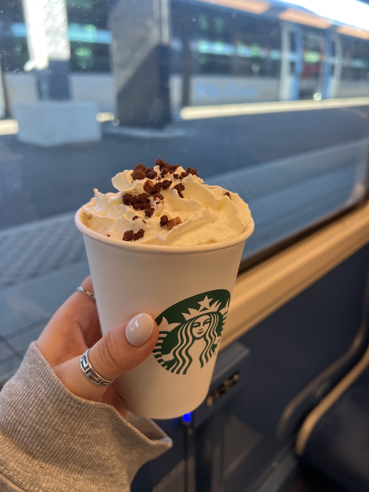 Starbucks Gare de l'Est - Photo 3