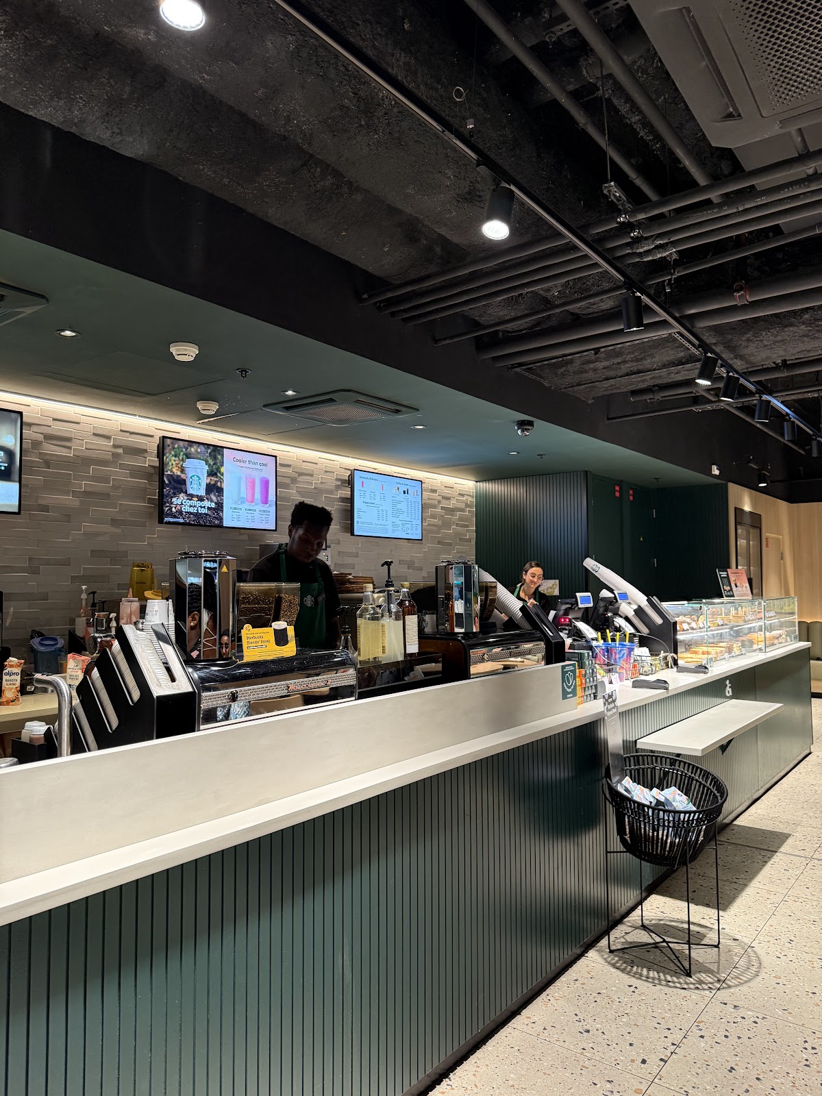 Starbucks La Défense - Photo 4