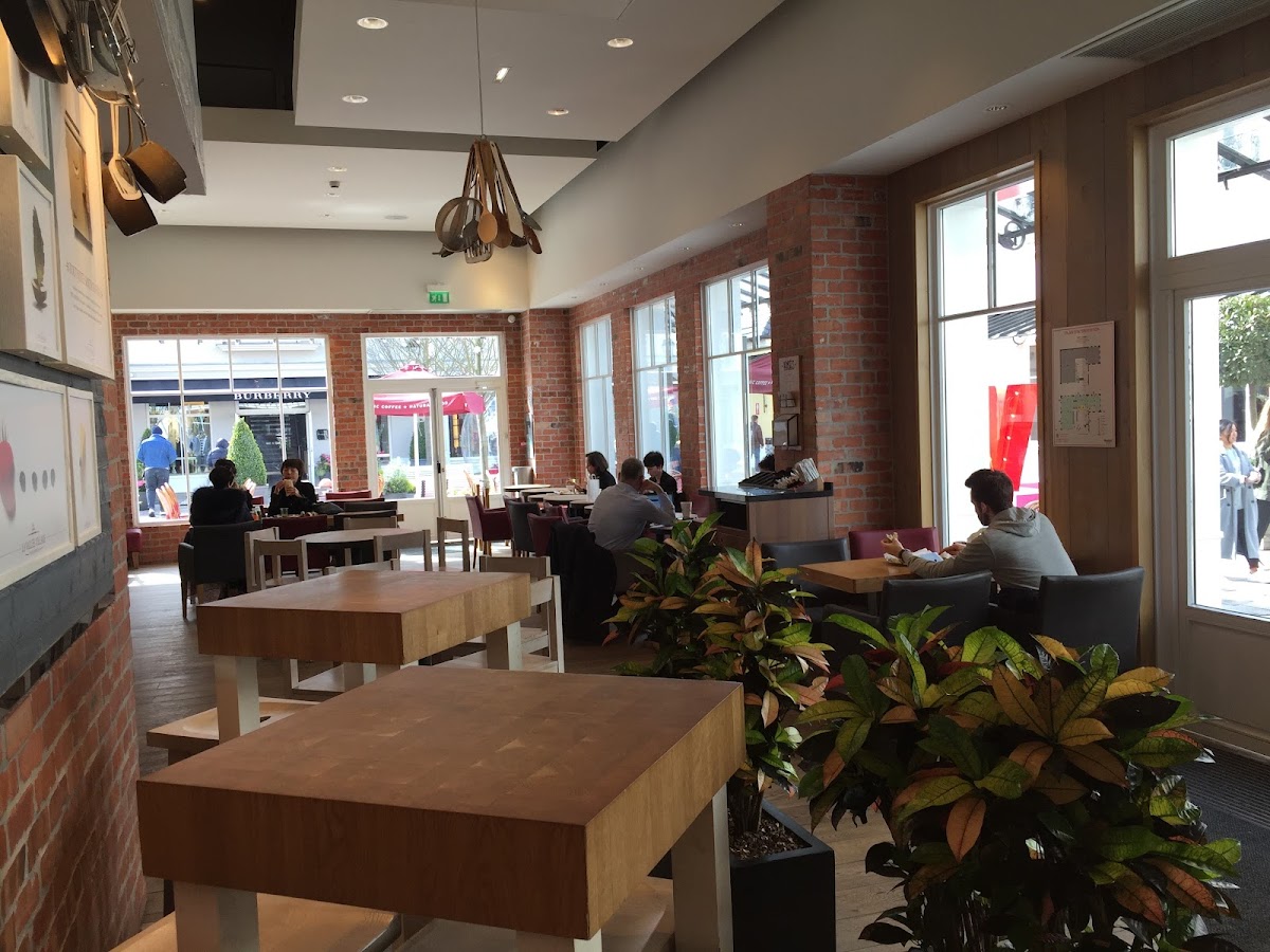 Starbucks La Vallée Village - Photo 2