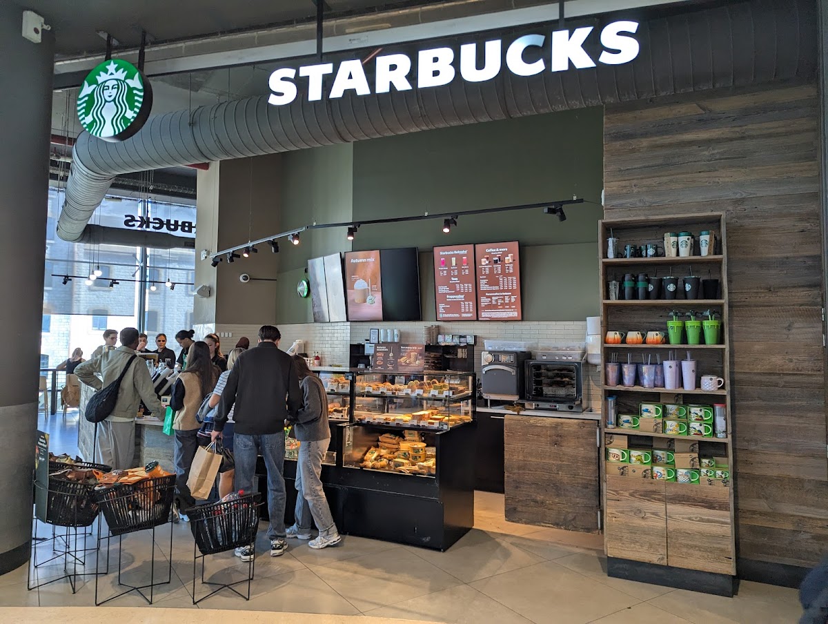 Starbucks Les Terrasses du Port - Photo 3