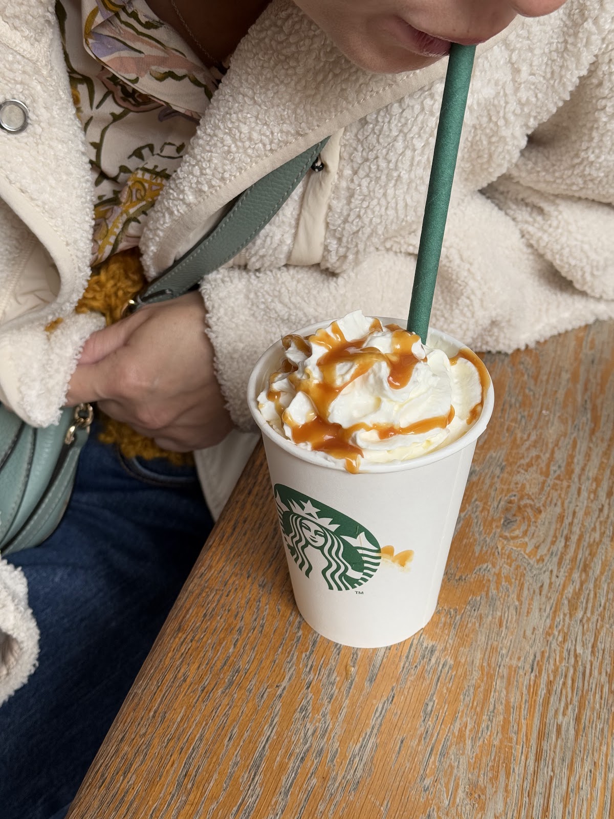 Starbucks Lyon 65 République - Photo 2