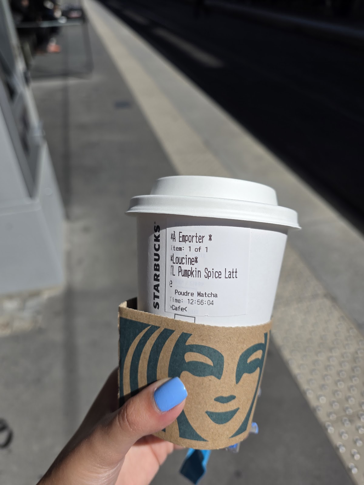 Starbucks Lyon Confluence - Photo 3