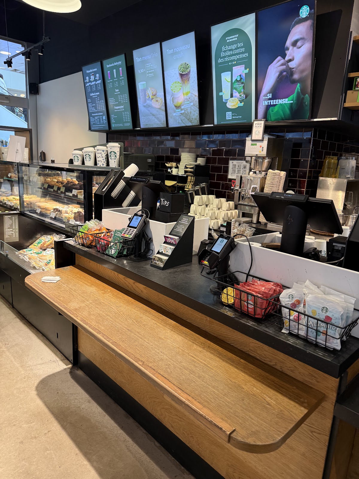 Starbucks Lyon Confluence - Photo 4