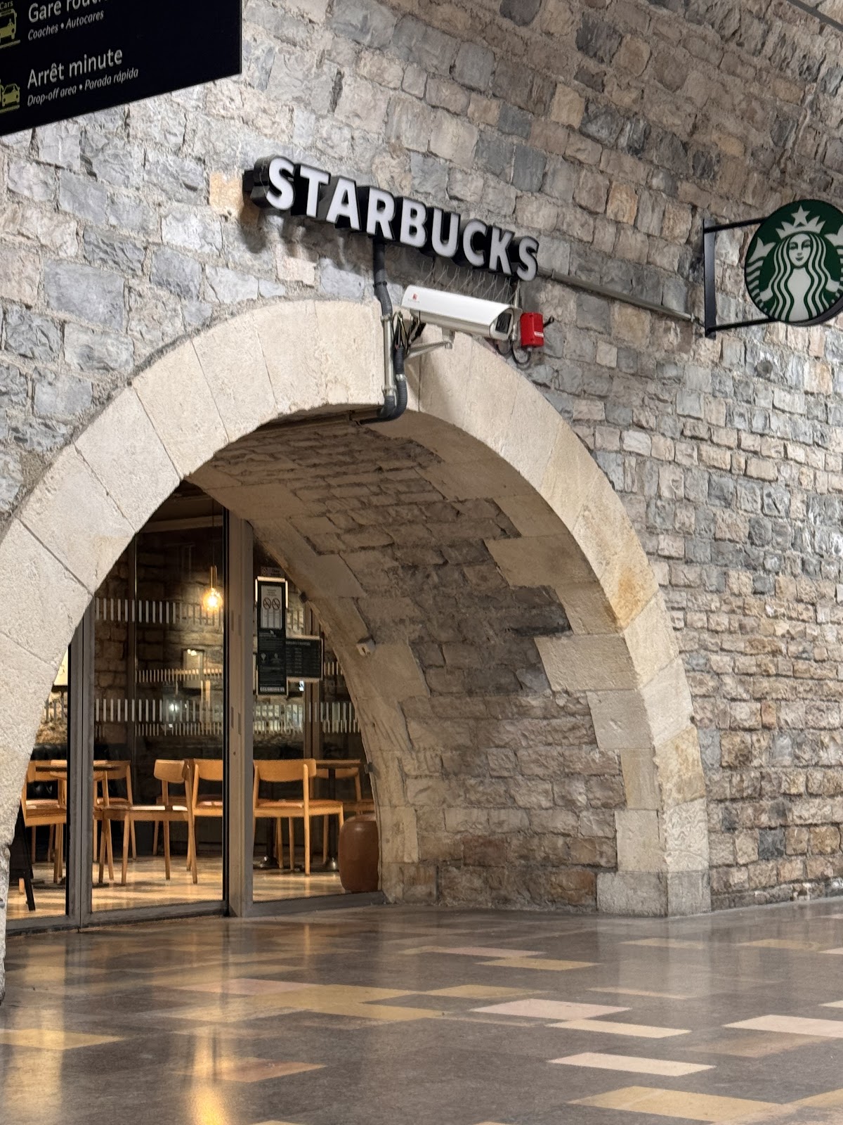 Starbucks Nîmes Gare - Photo 4