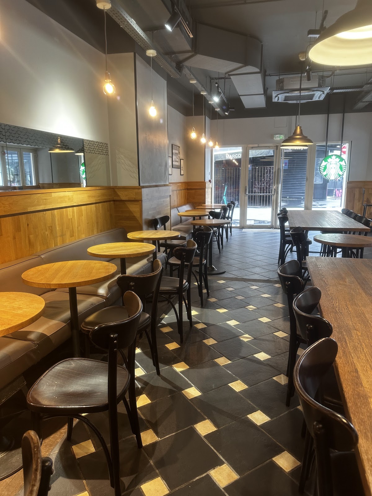 Starbucks Rambuteau - Photo 5