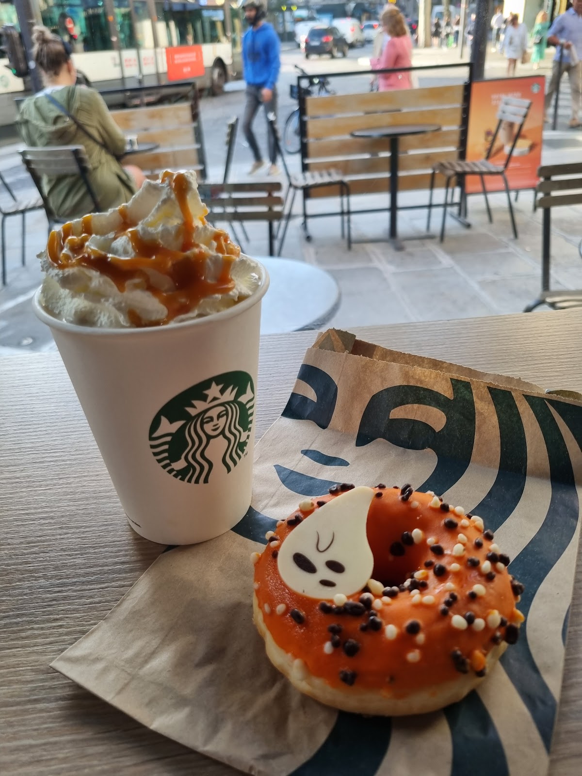 Starbucks Saint Philippe du Roule - Photo 2