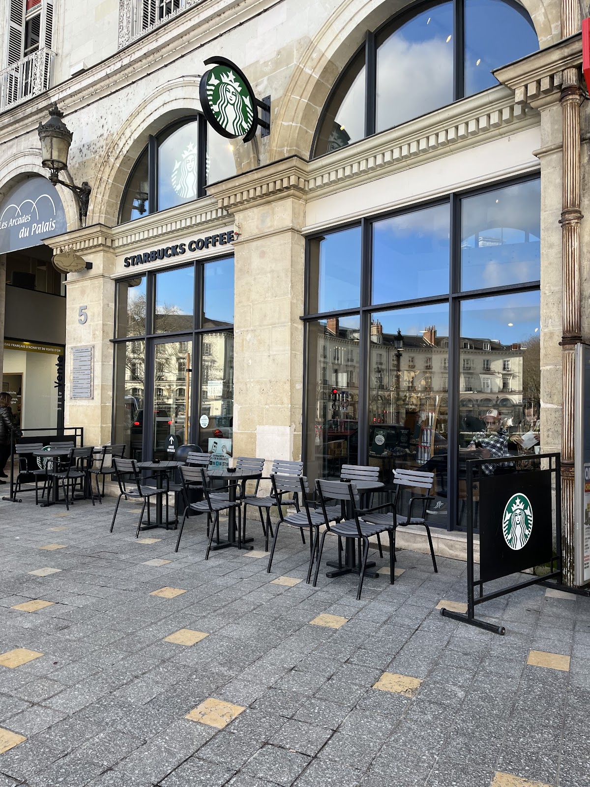 Starbucks Tours Place Jean Jaurès - Photo 5