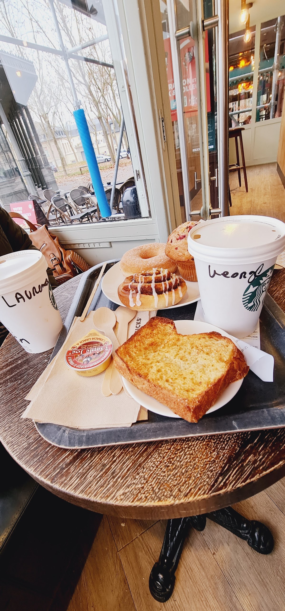 Starbucks Versailles - Photo 2