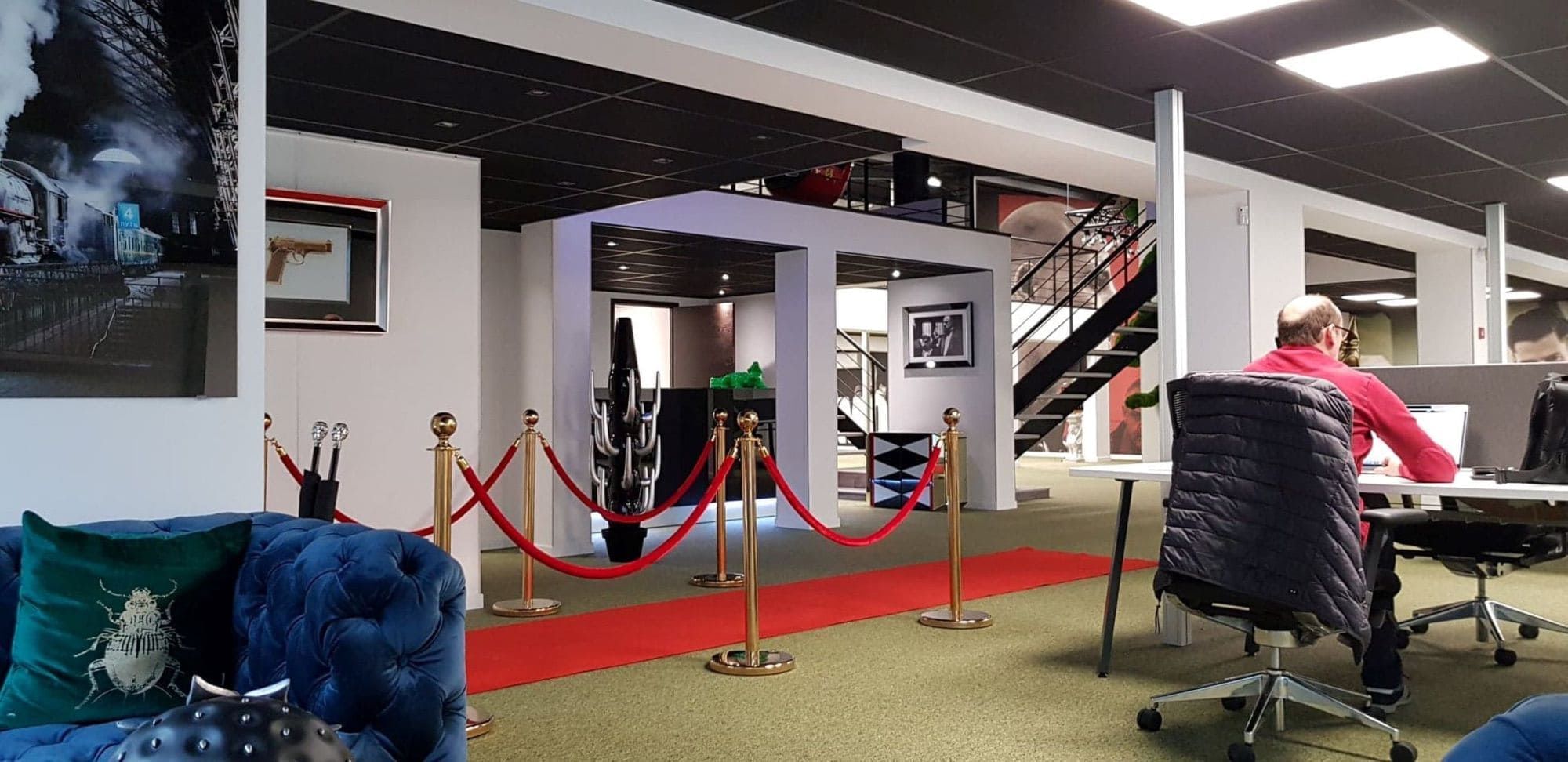 Straight Edge - Photo 2