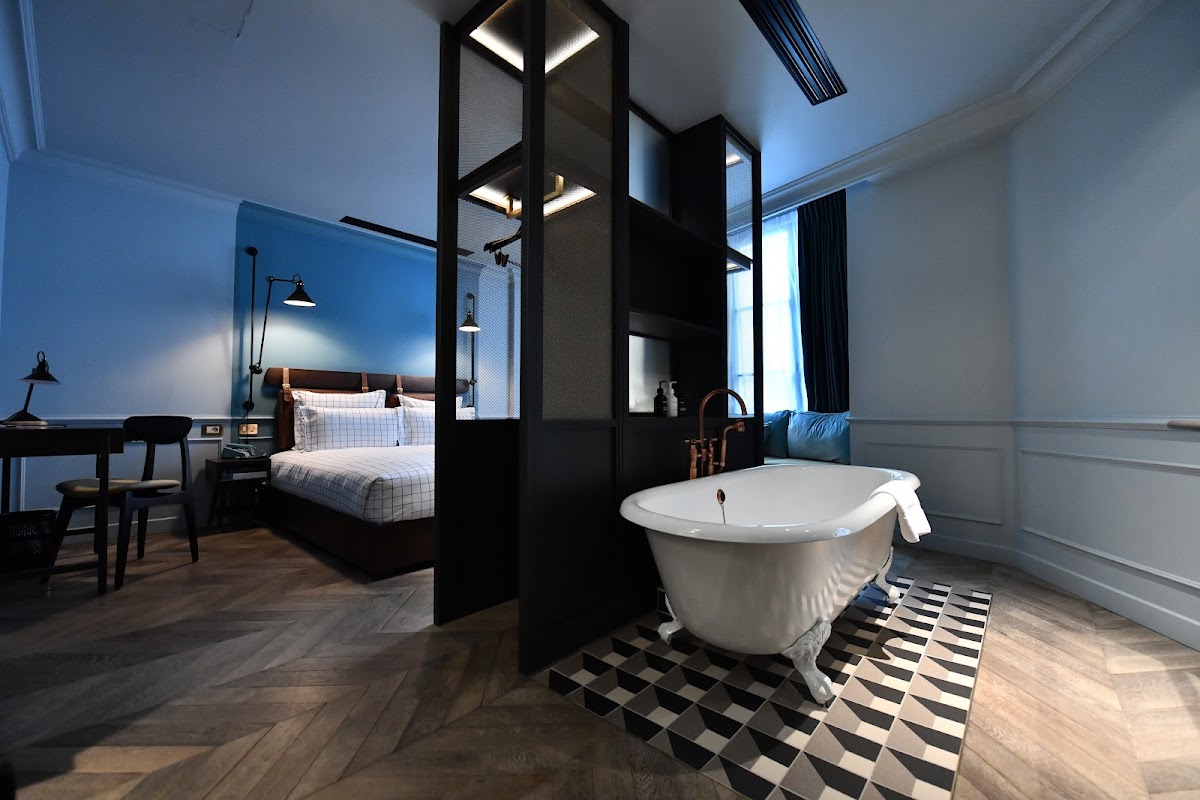 The Hoxton - Photo 3