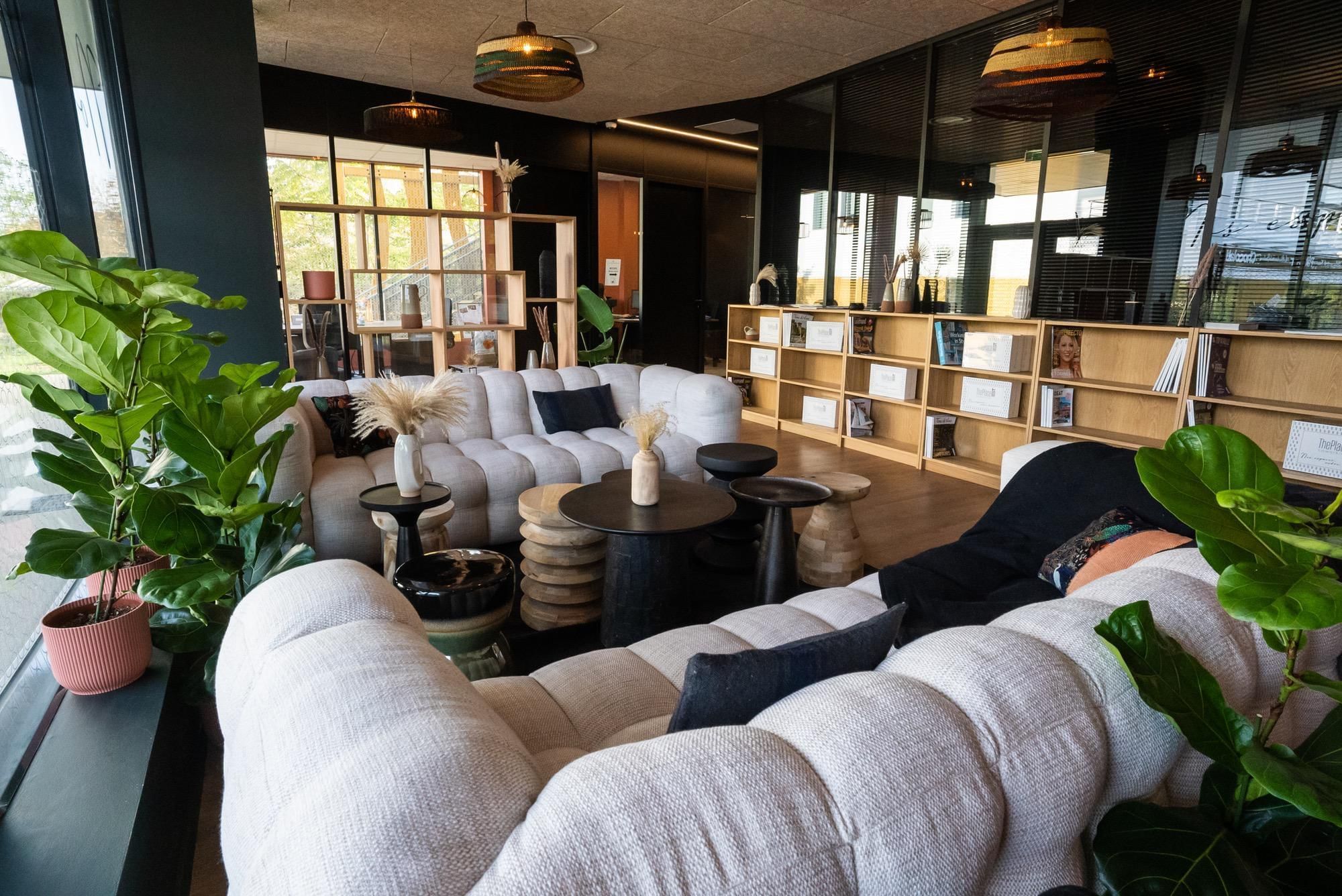 The Place To - Photo 3