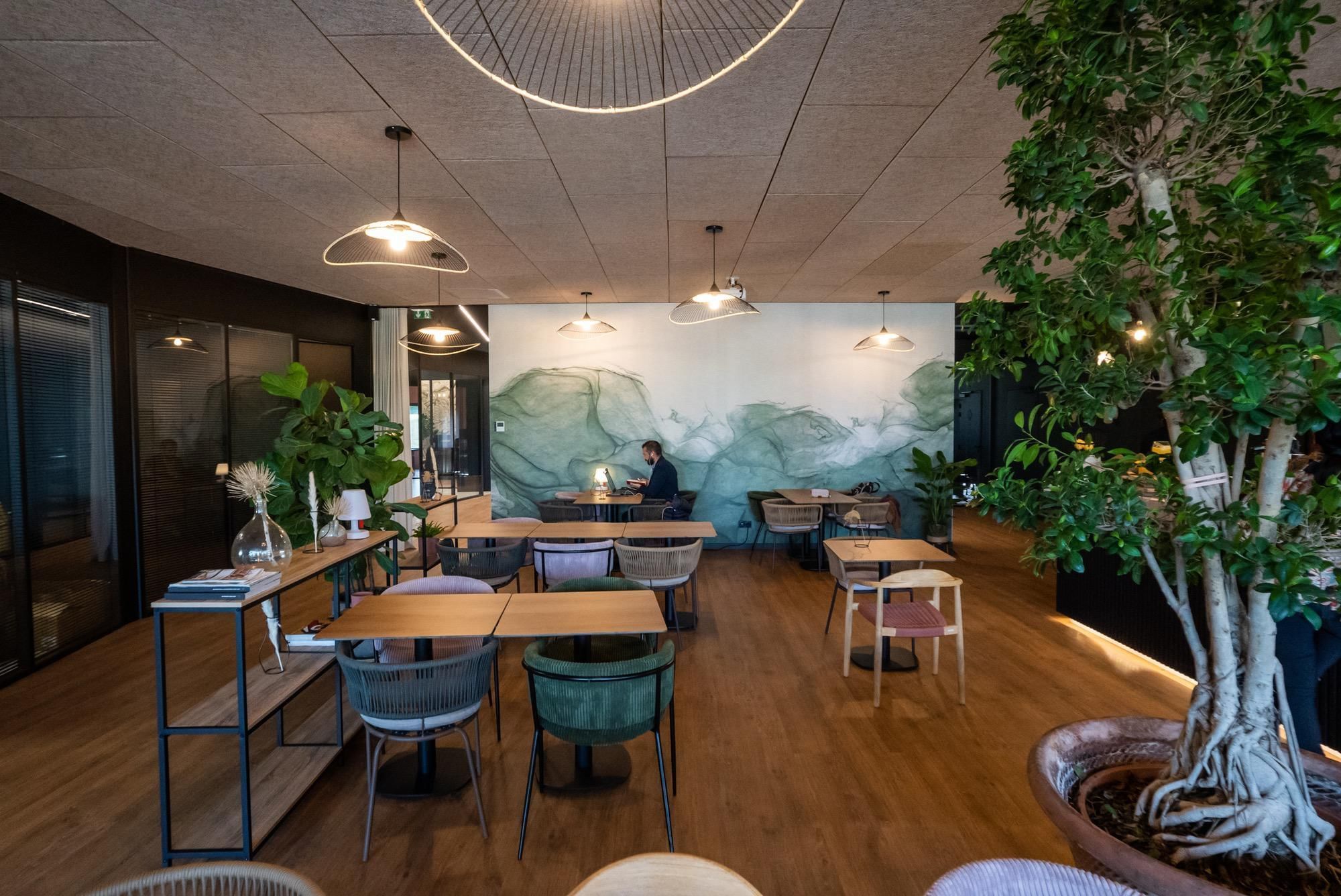 The Place To - Photo 2