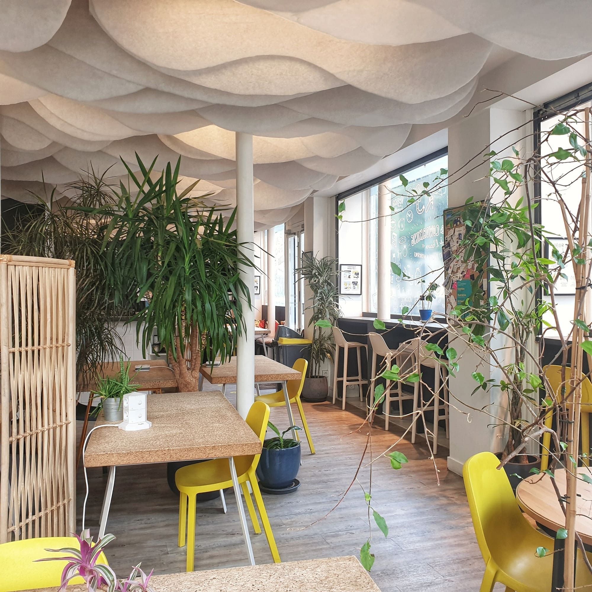 Unicorners Café & Coworking - Photo 2