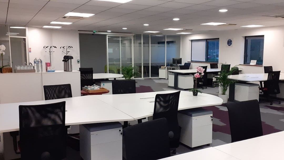 Work Inside - Photo 2